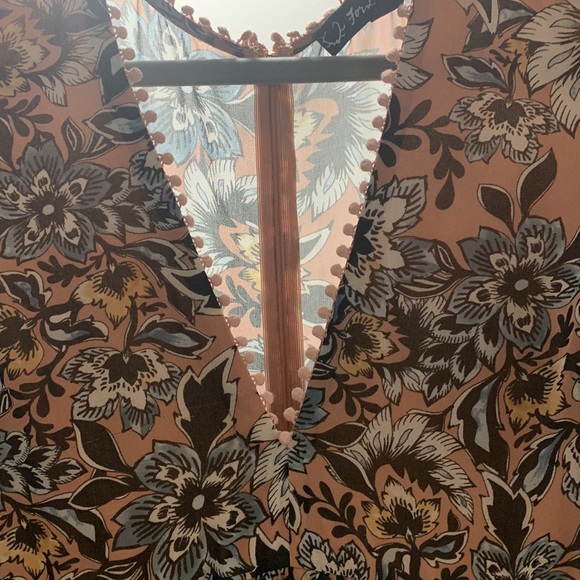 Summer deep V neck dress with flowing vibes. - Picture 2 of 6